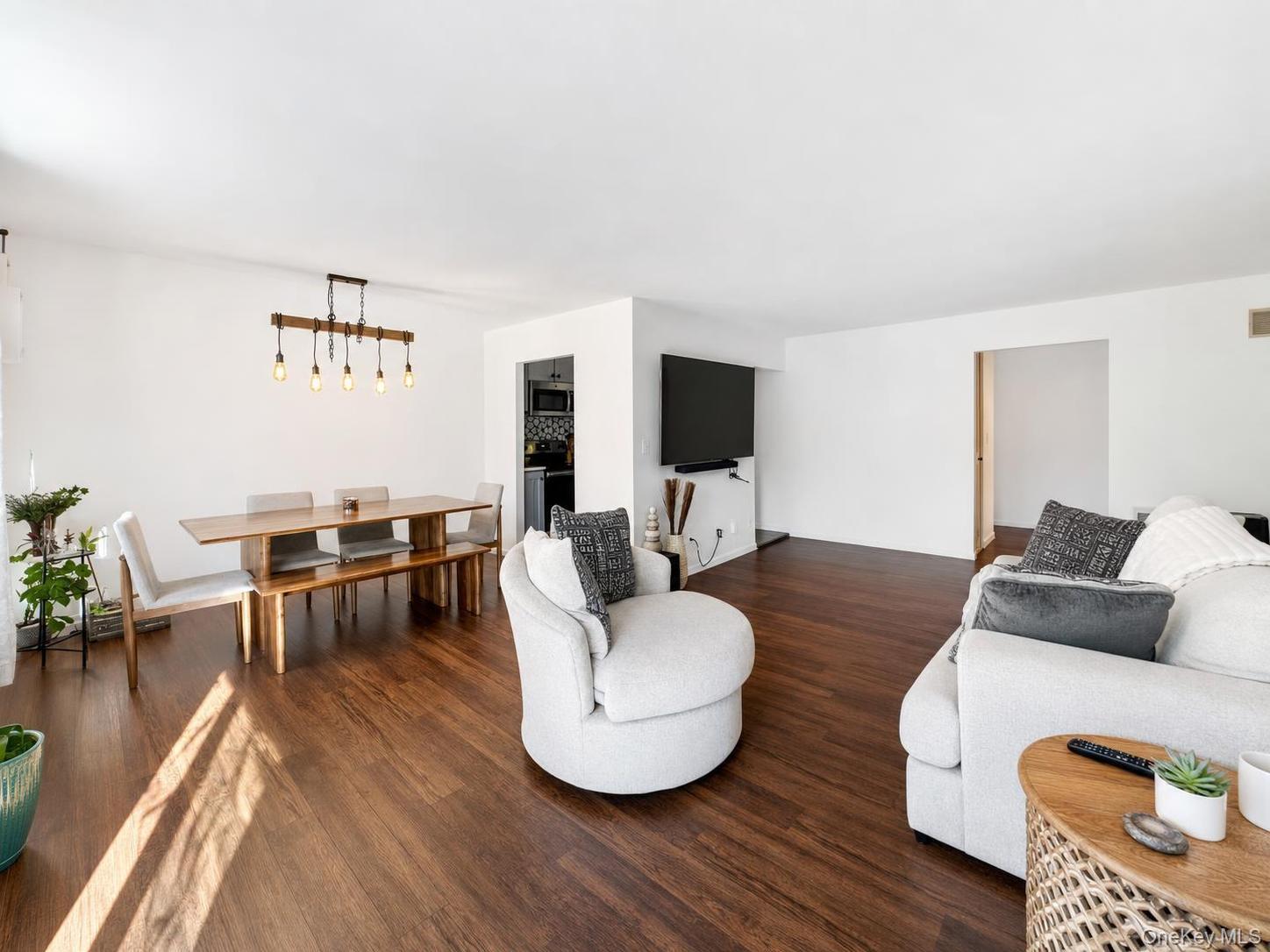 408 Carpenter Avenue, Unit 4 photo 9