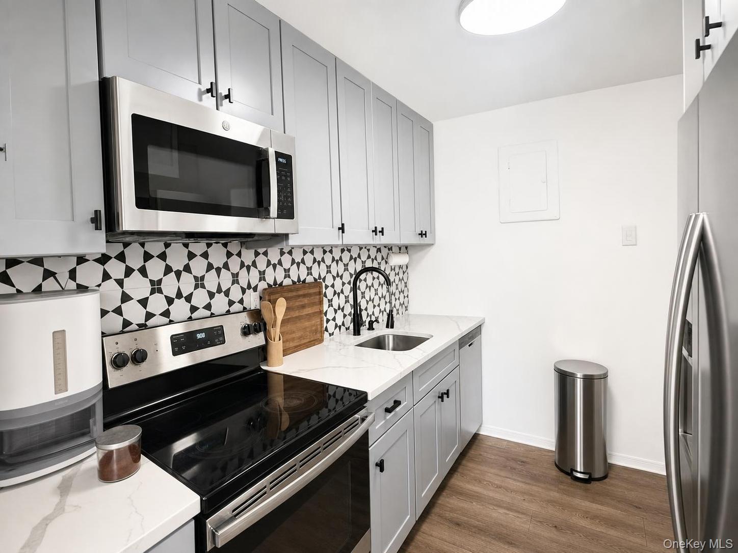 408 Carpenter Avenue, Unit 4 photo 16