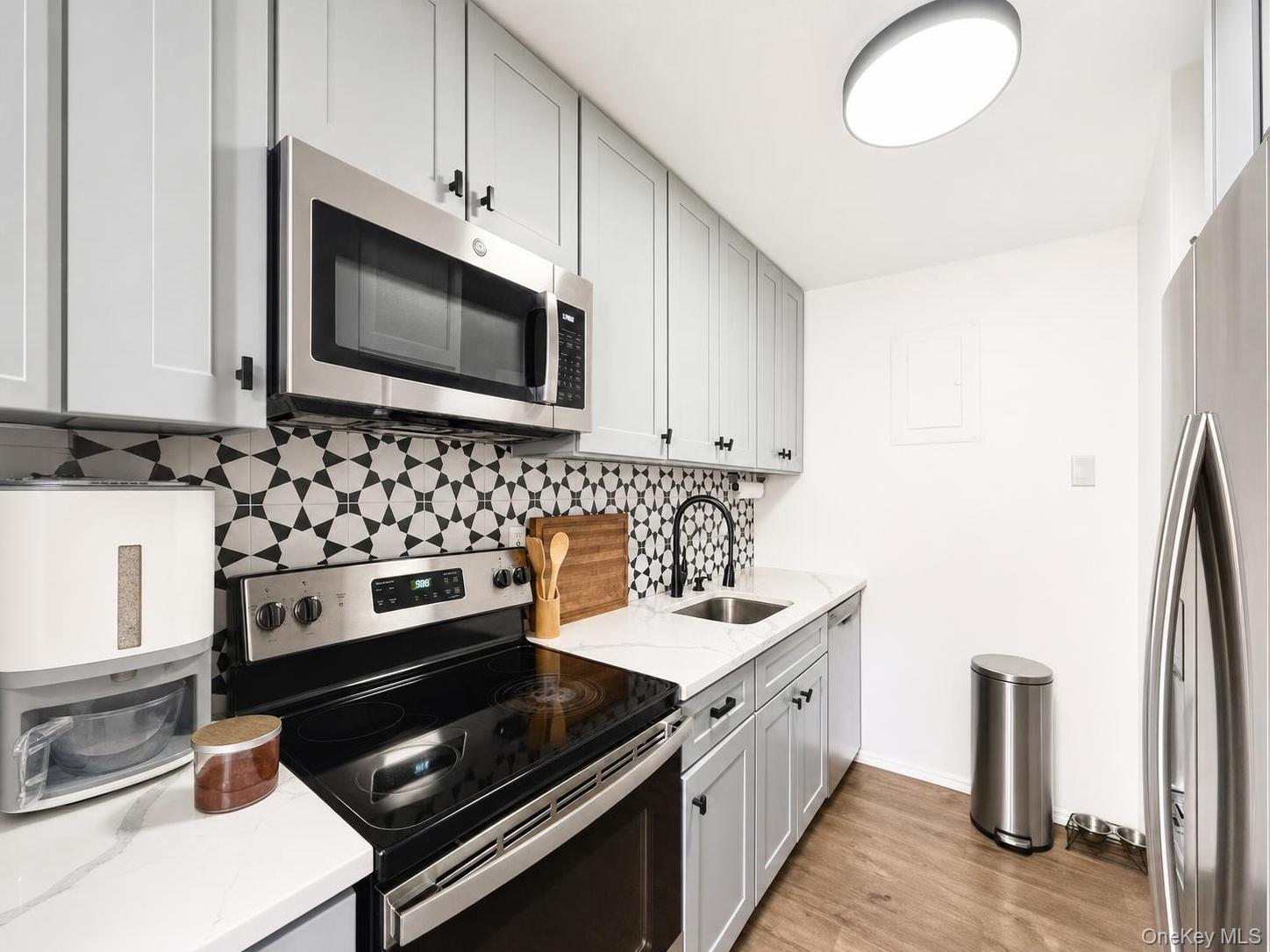408 Carpenter Avenue, Unit 4 photo 14