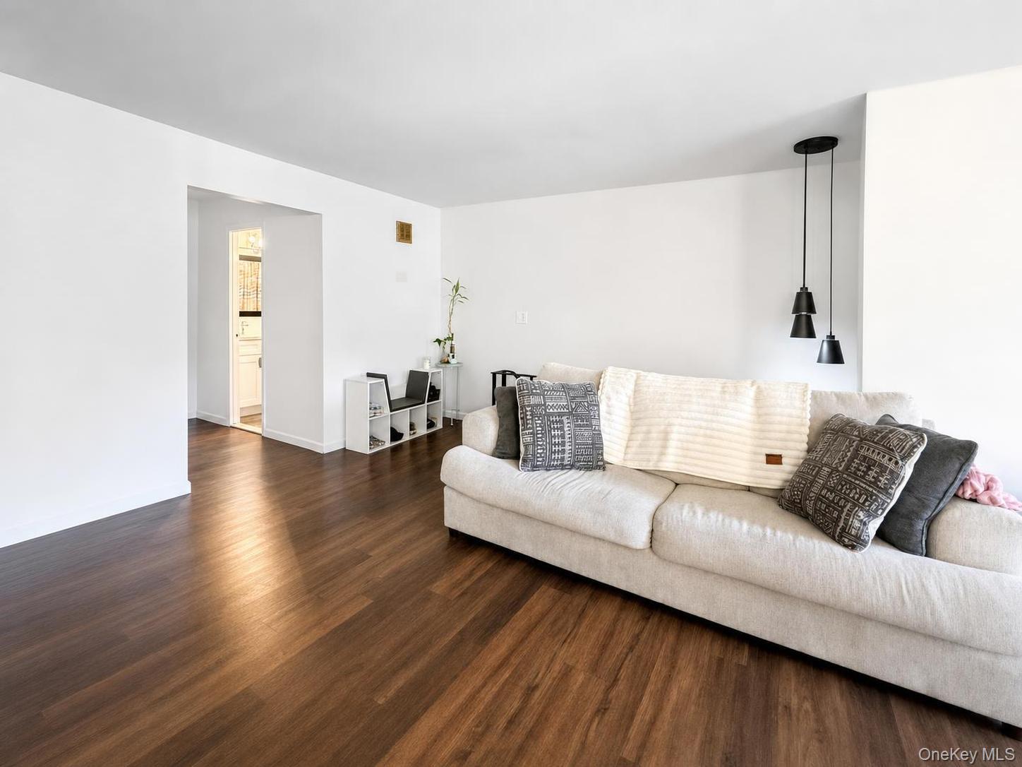 408 Carpenter Avenue, Unit 4 photo 8