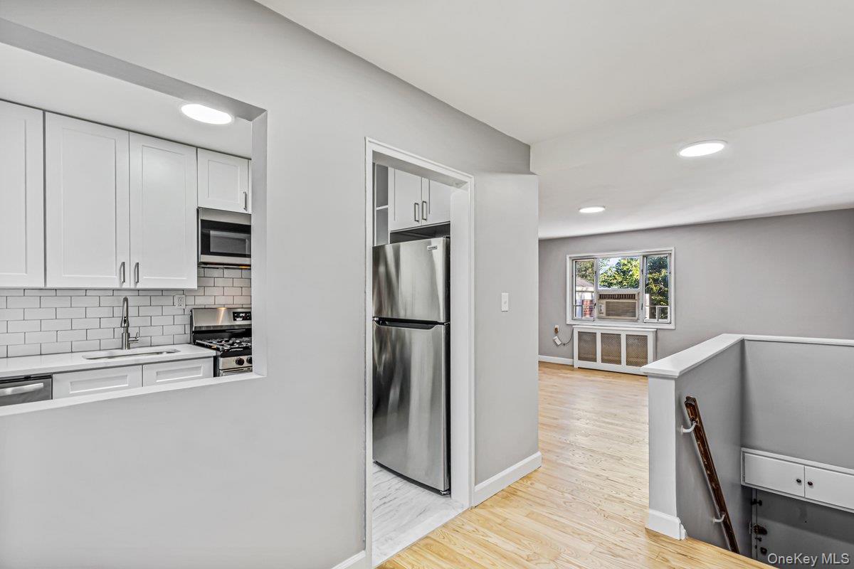 226-29 Manor Rd, Unit #2 Upper photo 4