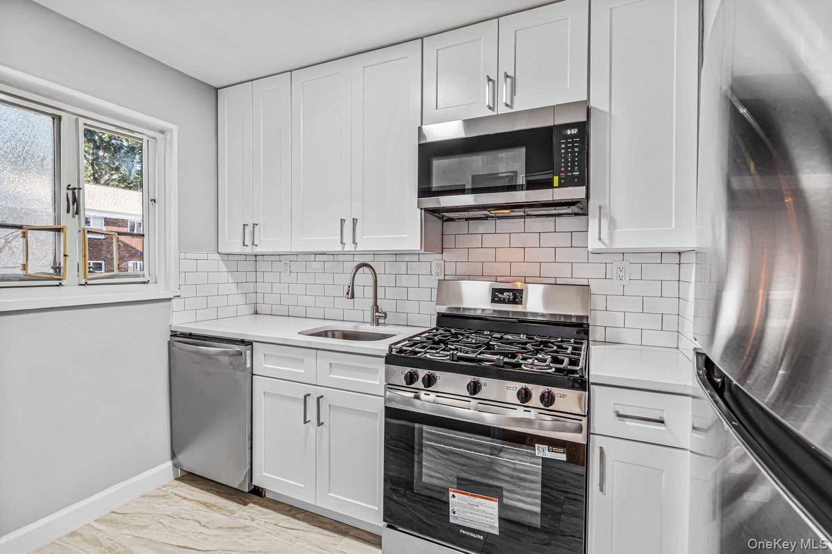 226-29 Manor Rd, Unit #2 Upper photo 6