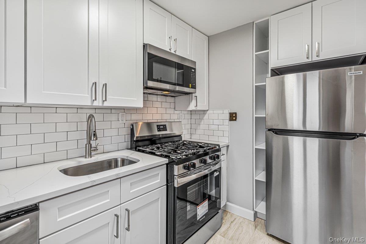226-29 Manor Rd, Unit #2 Upper photo 5