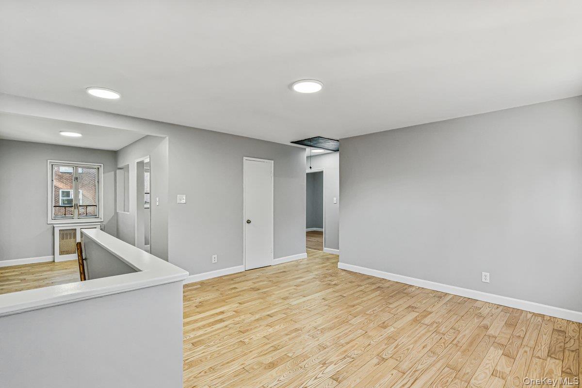 226-29 Manor Rd, Unit #2 Upper photo 9