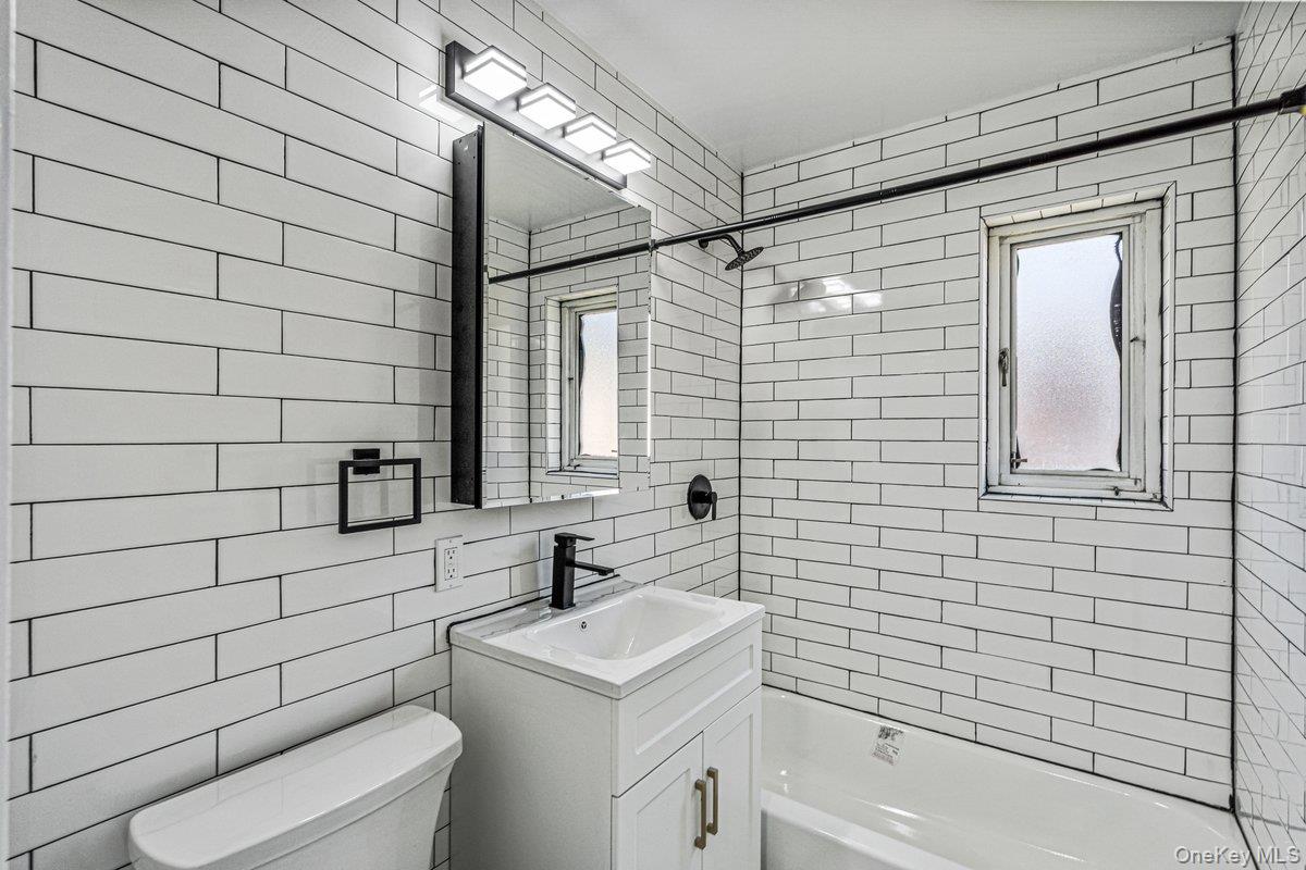 226-29 Manor Rd, Unit #2 Upper photo 18