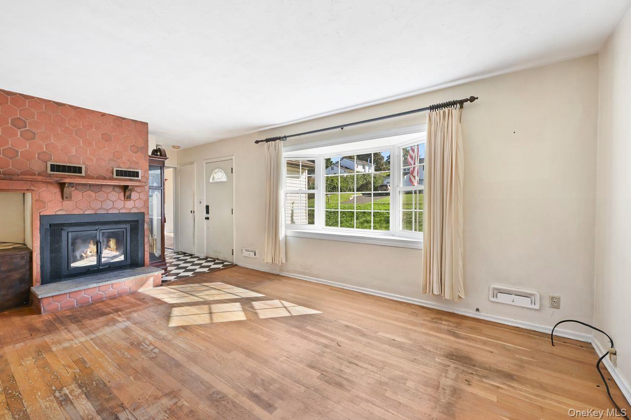 21 Allan Road – For Sale photo 2