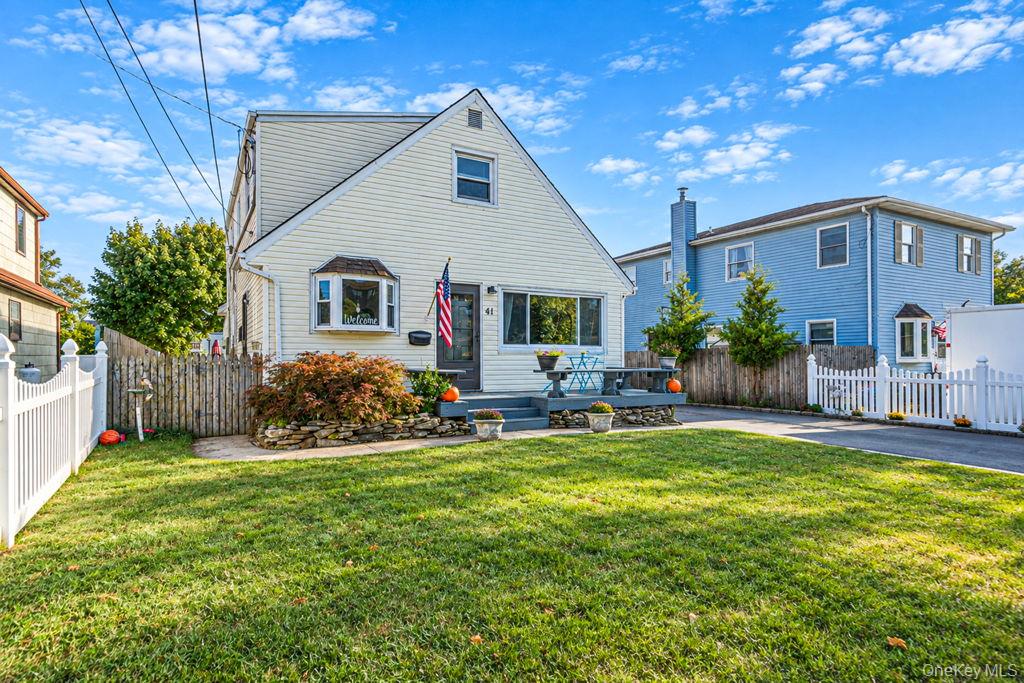 41 E Saltaire Rd – For Sale photo 2