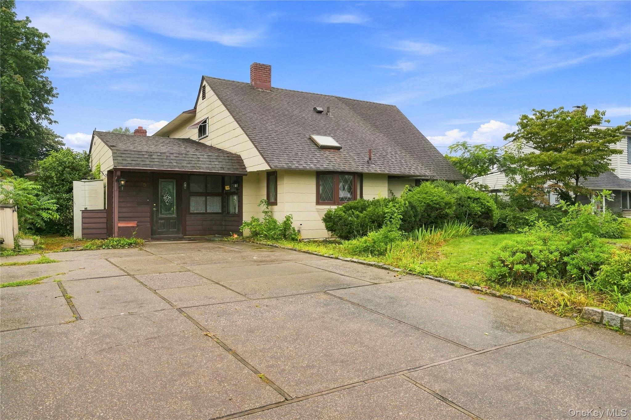 75 Weaving Lane – For Sale photo 2