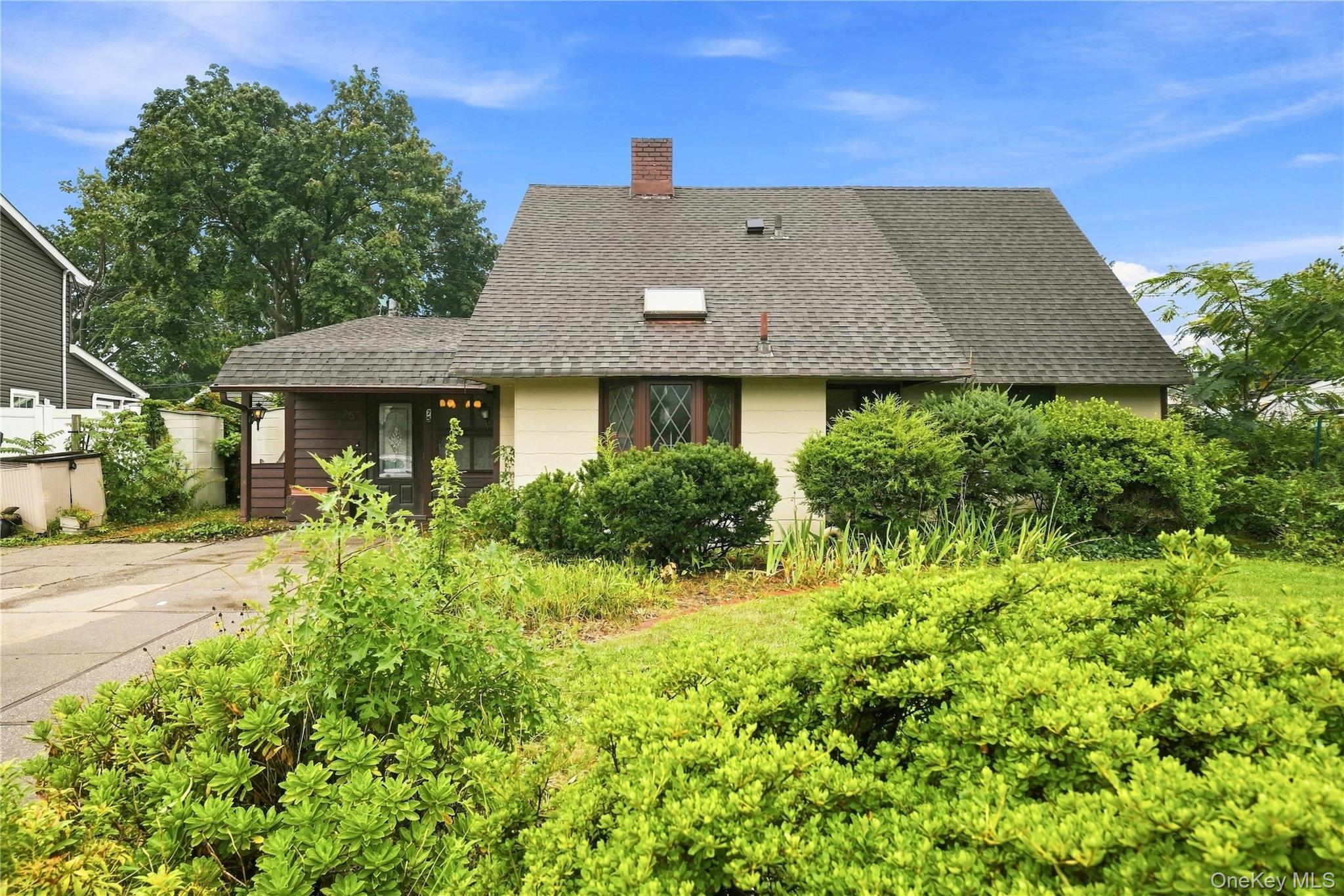75 Weaving Lane – For Sale