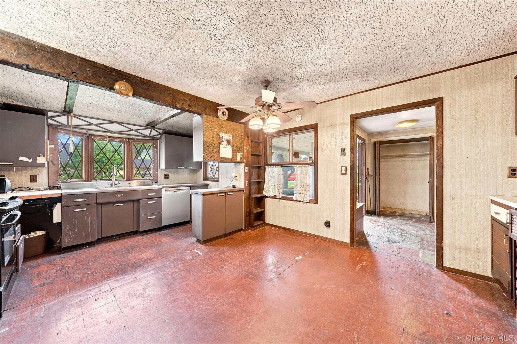 75 Weaving Lane – For Sale photo 6