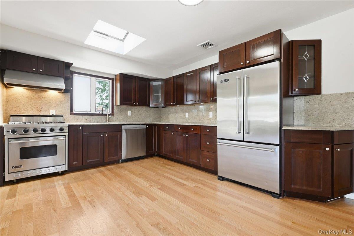 6 Adam Road W – For Sale photo 8