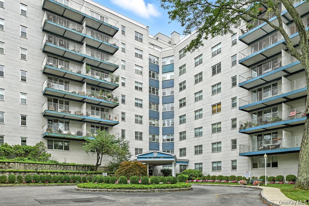 499 N. Broadway, Unit 2J