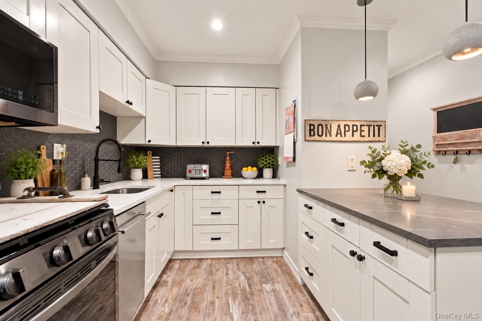2 Bryant Crescent, Unit 1N photo 4