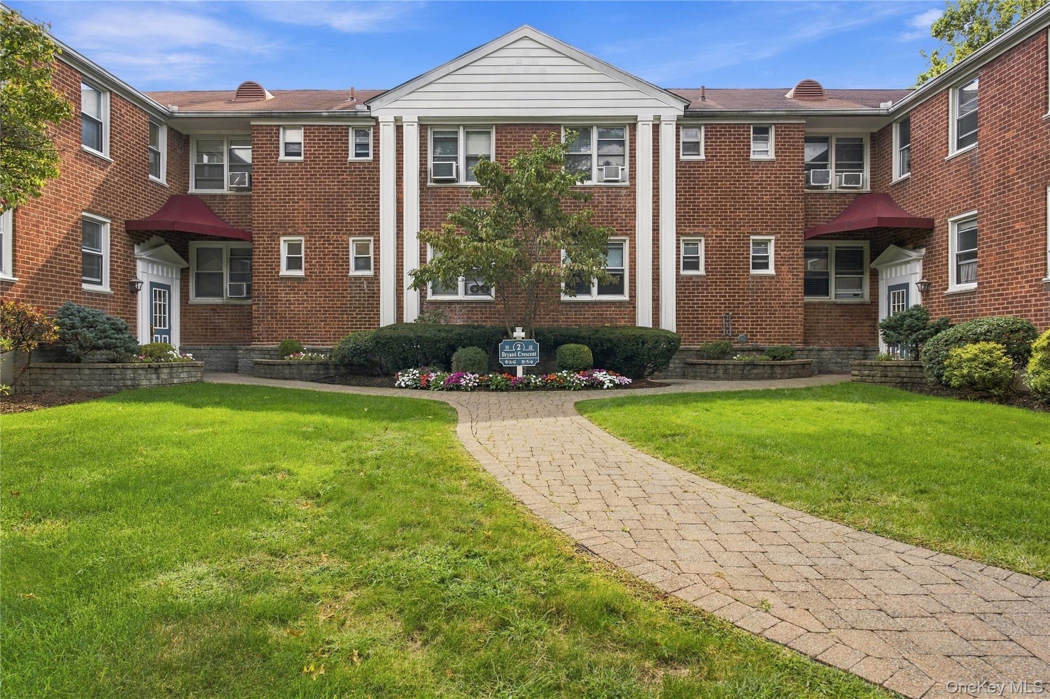 2 Bryant Crescent, Unit 1N