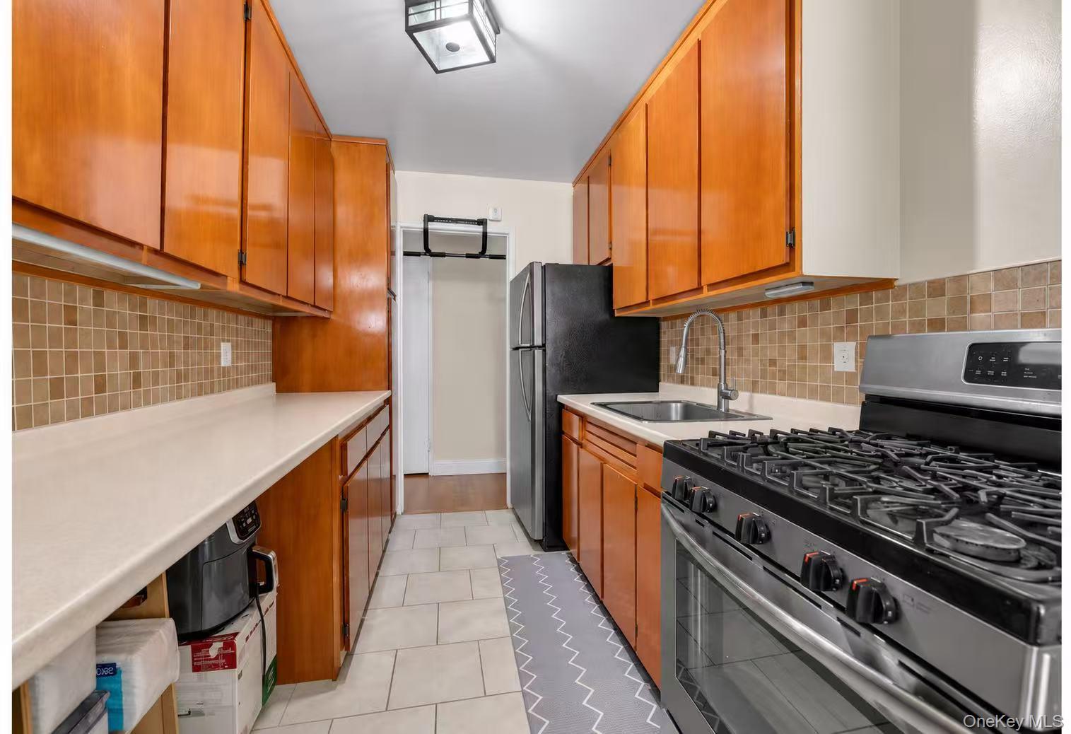 241-20 Northern Blvd, Unit 6K photo 7