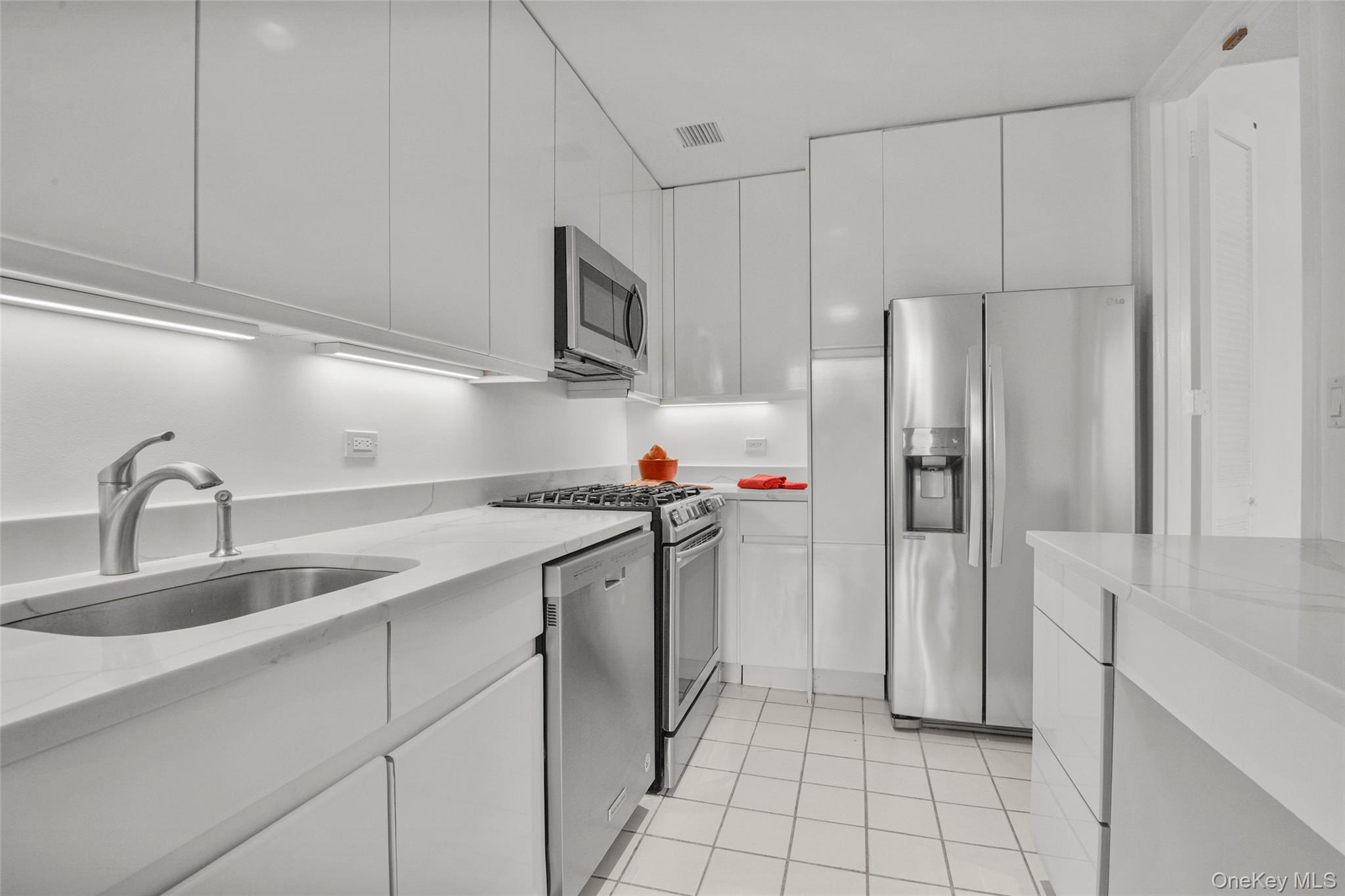 35 N Chatsworth Avenue, Unit 6C photo 14