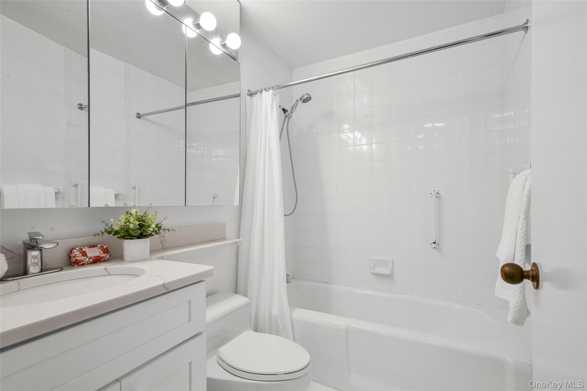 35 N Chatsworth Avenue, Unit 6C photo 20