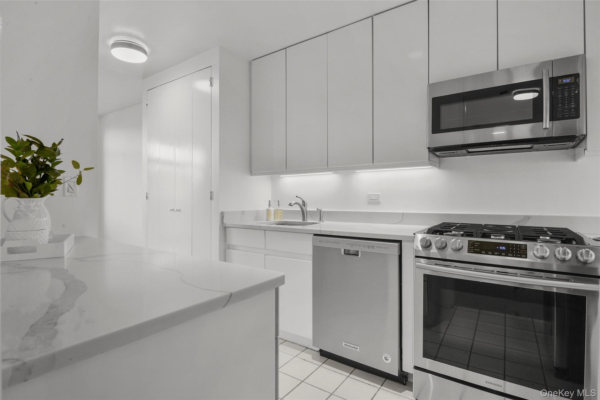 35 N Chatsworth Avenue, Unit 6C photo 15
