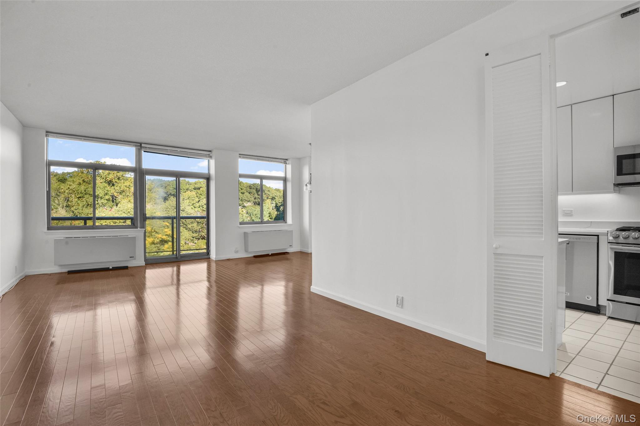 35 N Chatsworth Avenue, Unit 6C photo 6