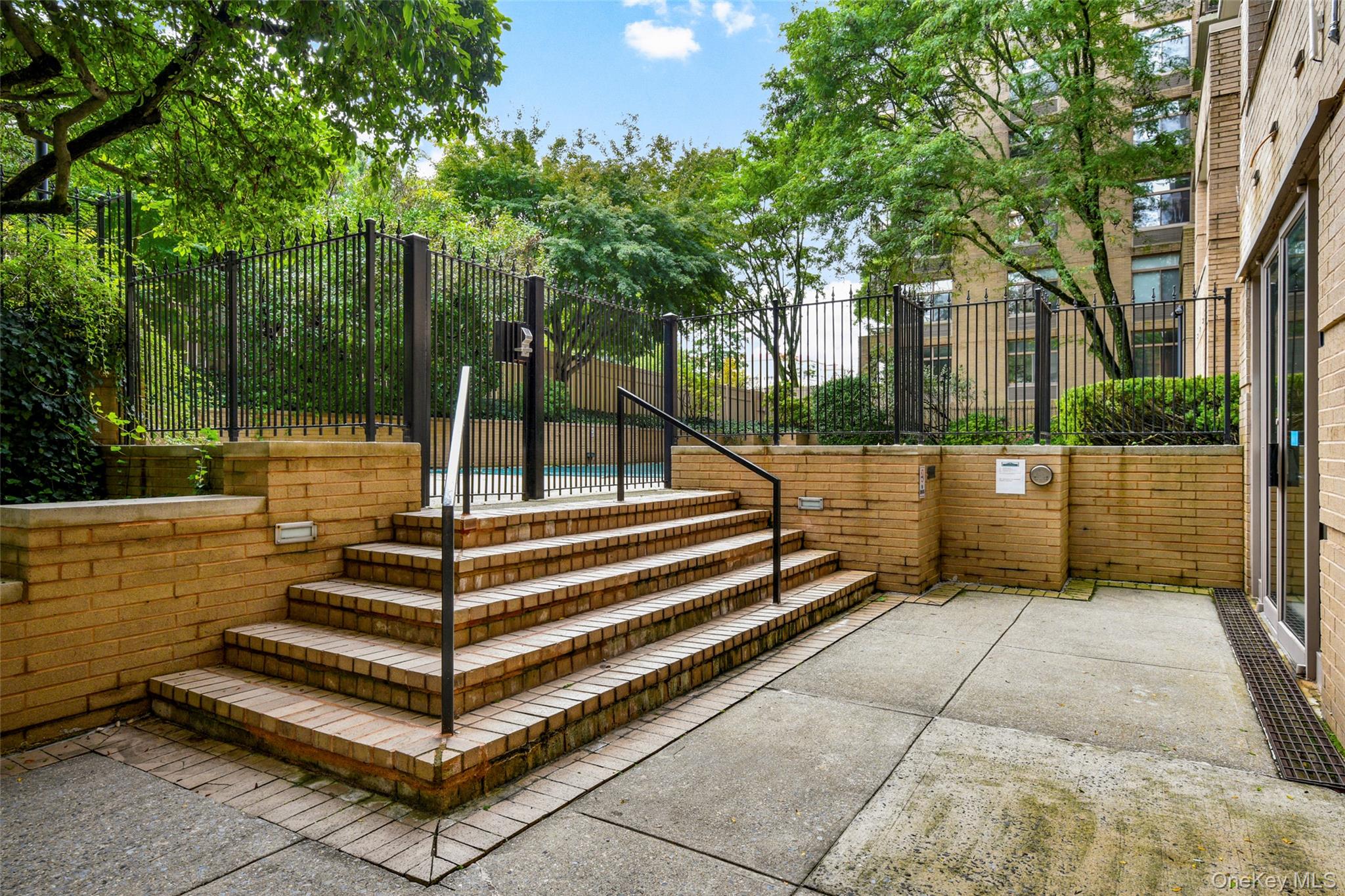 35 N Chatsworth Avenue, Unit 6C photo 22