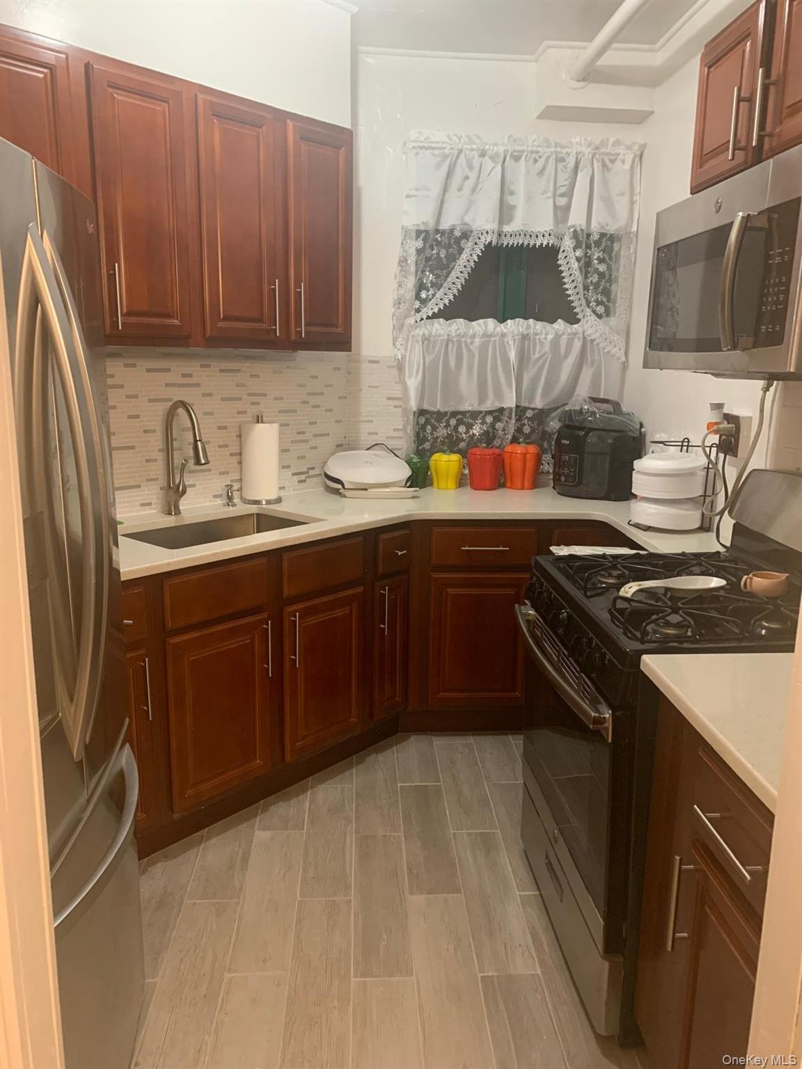1700 Metropolitan Avenue, Unit 6D photo 5