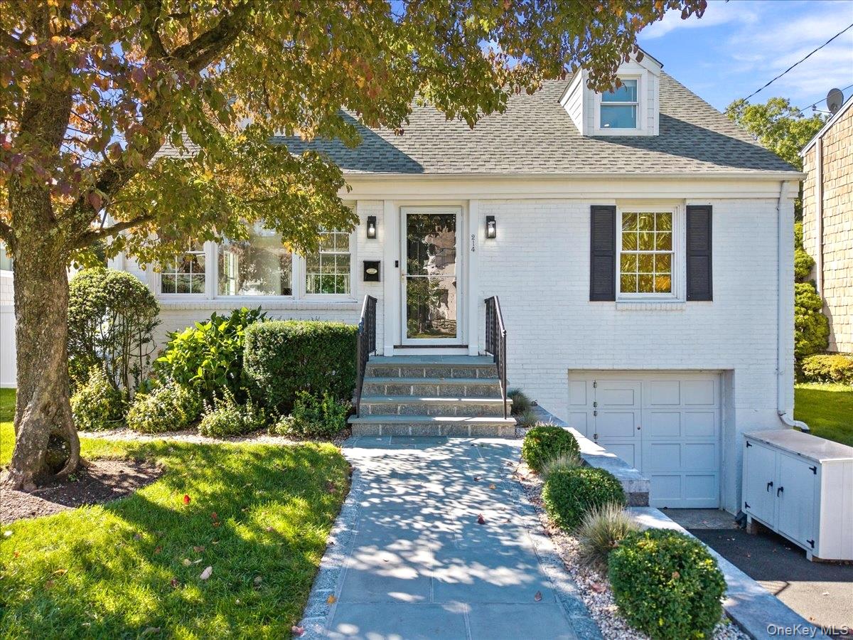 214 Frank Avenue – For Sale