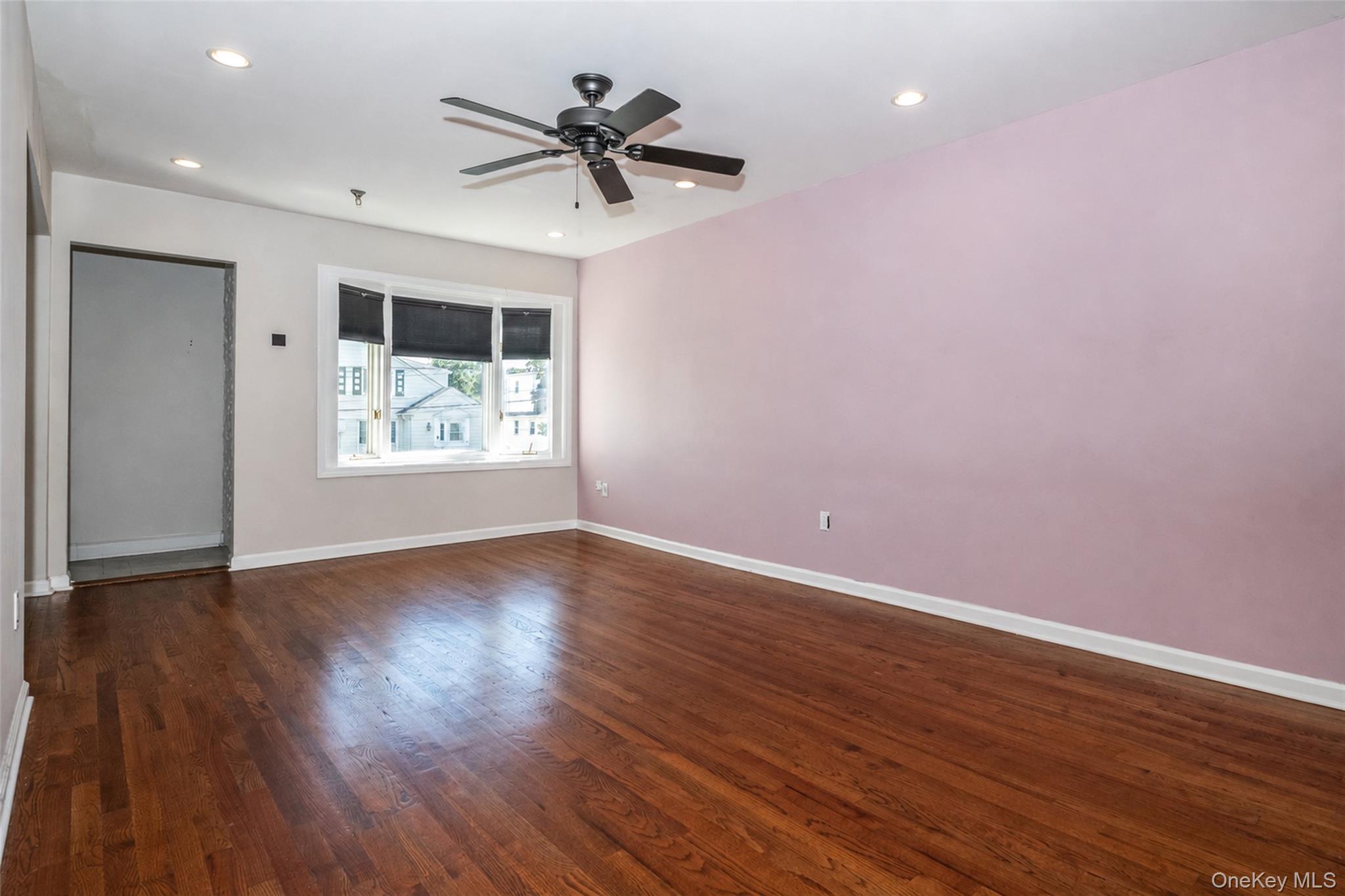 7 Ronalds Avenue – For Rent photo 4