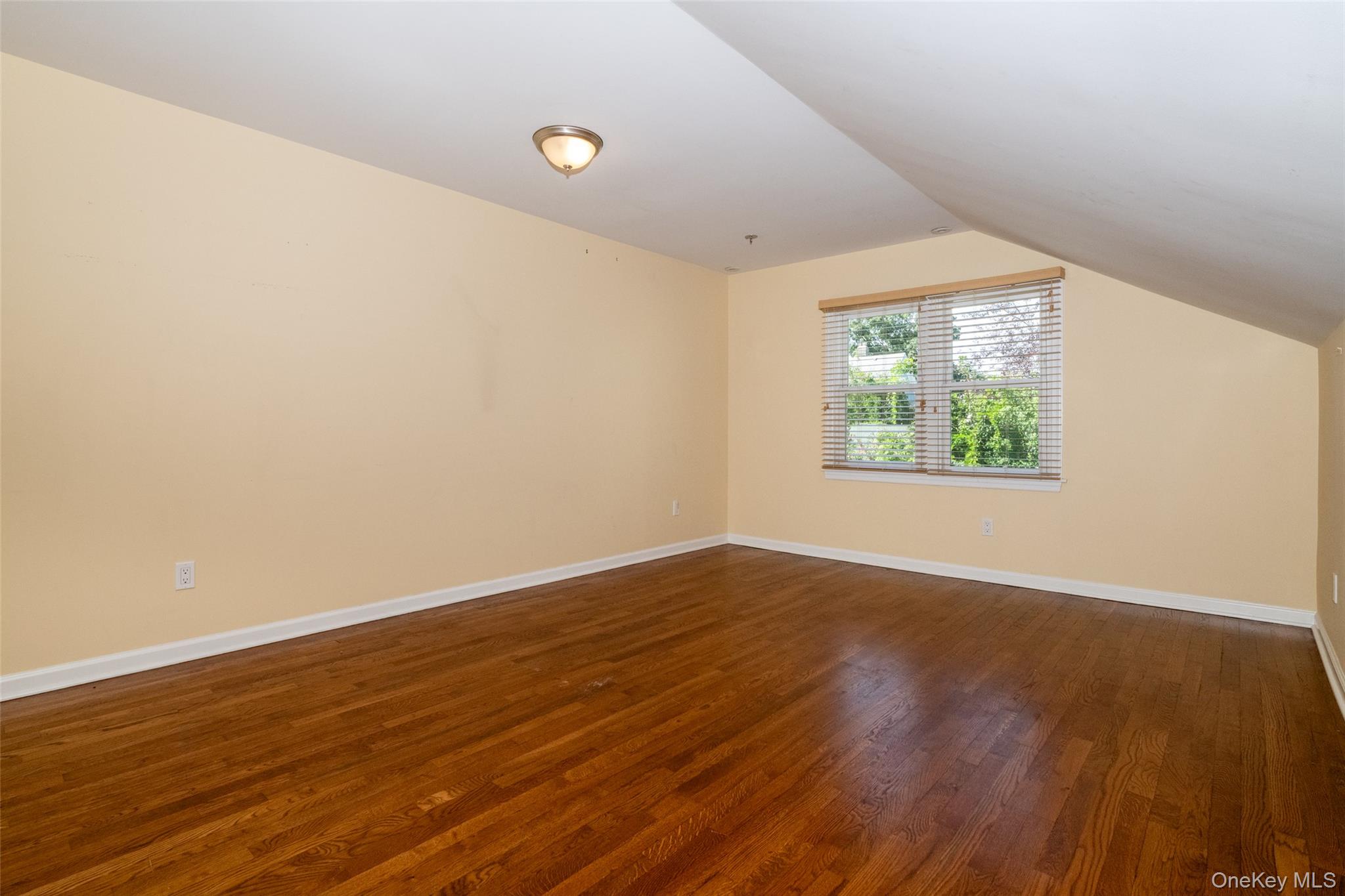 7 Ronalds Avenue – For Rent photo 10