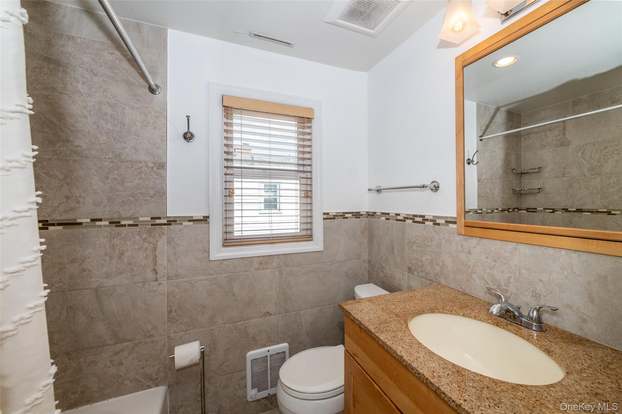 7 Ronalds Avenue – For Rent photo 6