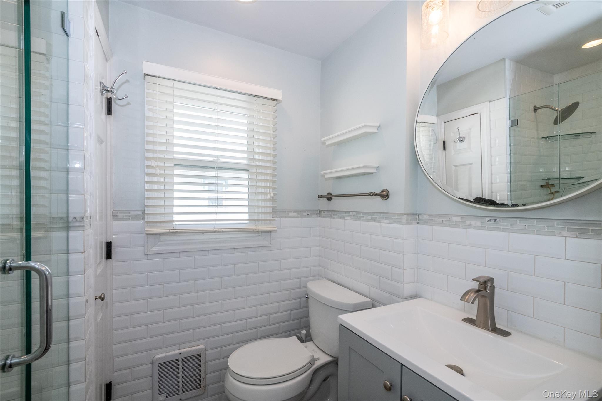 7 Ronalds Avenue – For Rent photo 9