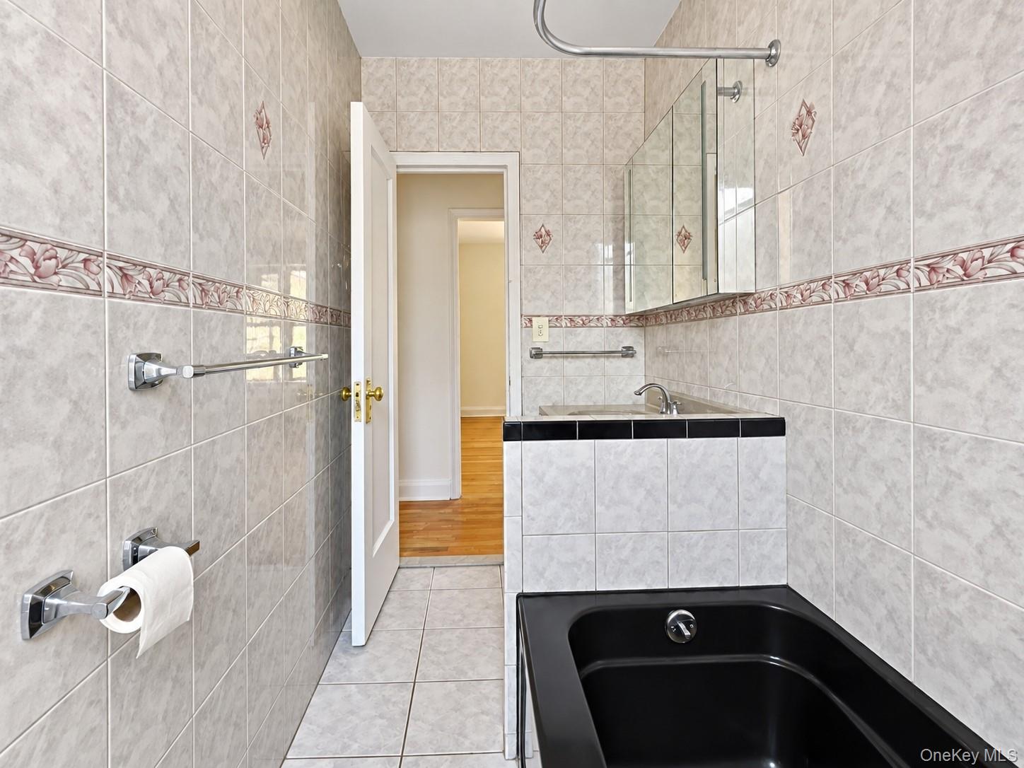 43-10 48 Avenue, Unit 4o photo 25