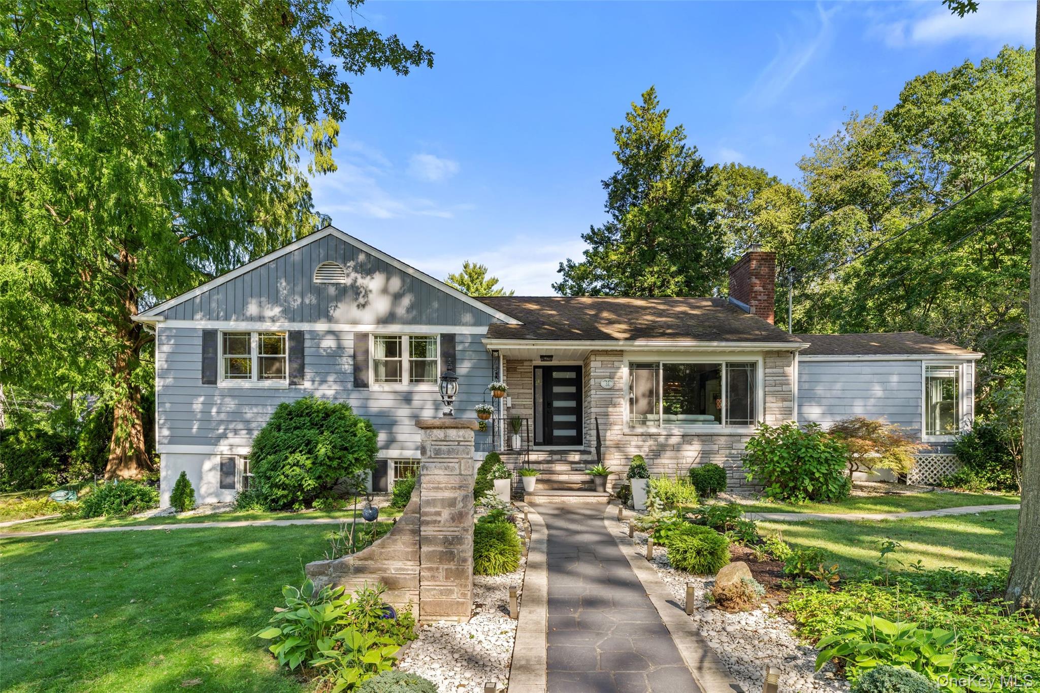 12 Longspur Road – For Sale