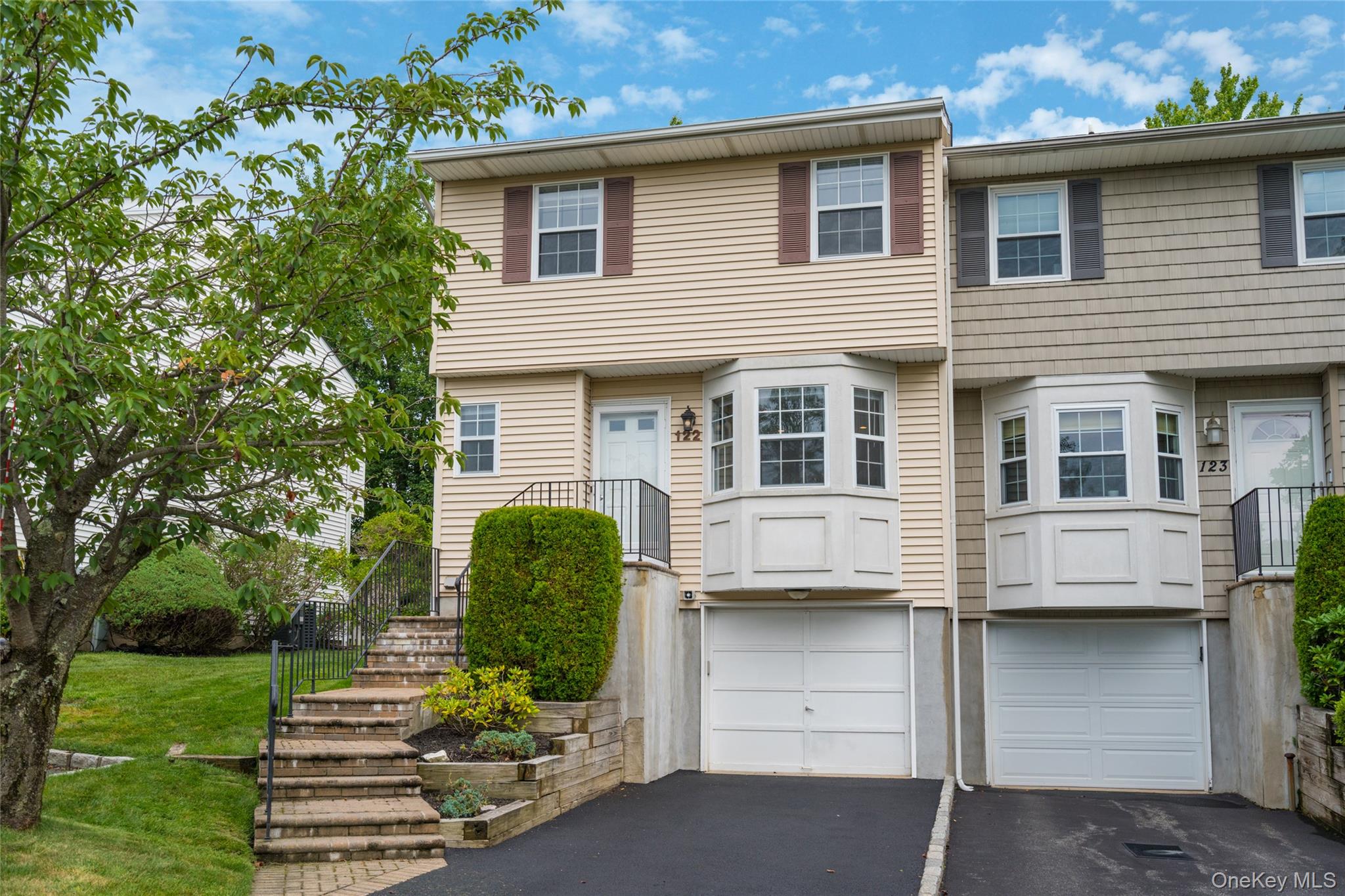 122 Woodlake Drive W – For Rent photo 2