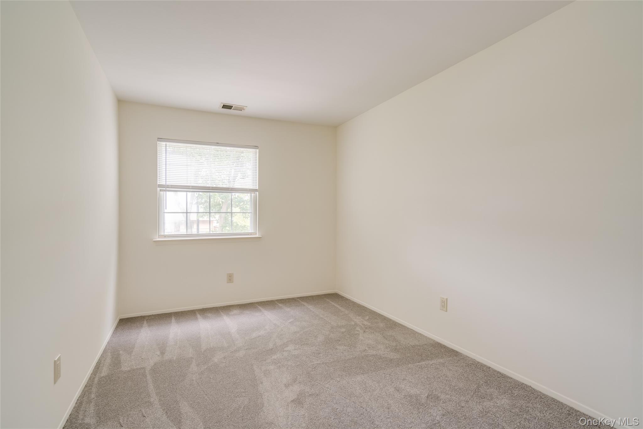 122 Woodlake Drive W – For Rent photo 11