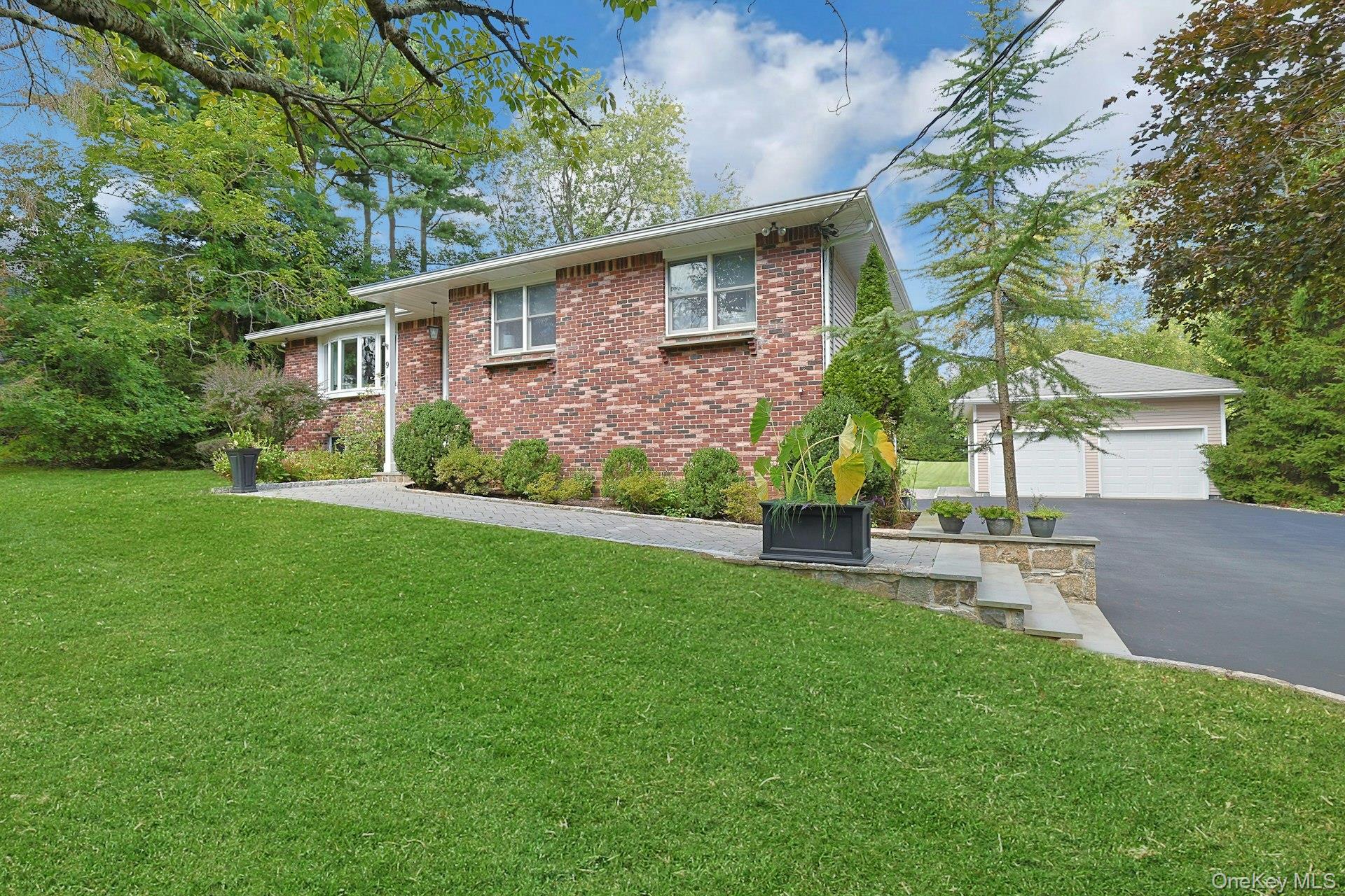 9 Stonegate Road – For Sale photo 3