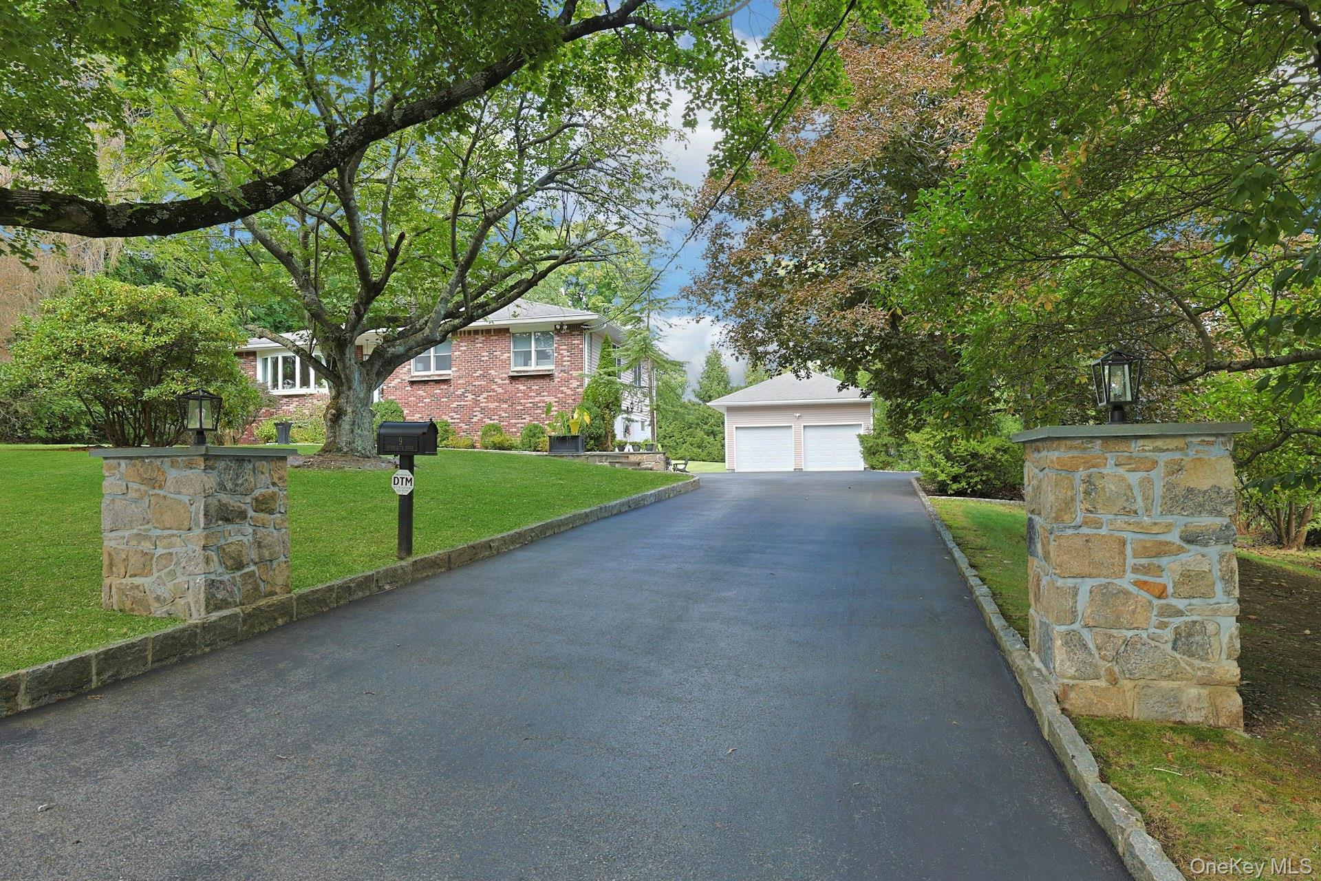 9 Stonegate Road – For Sale