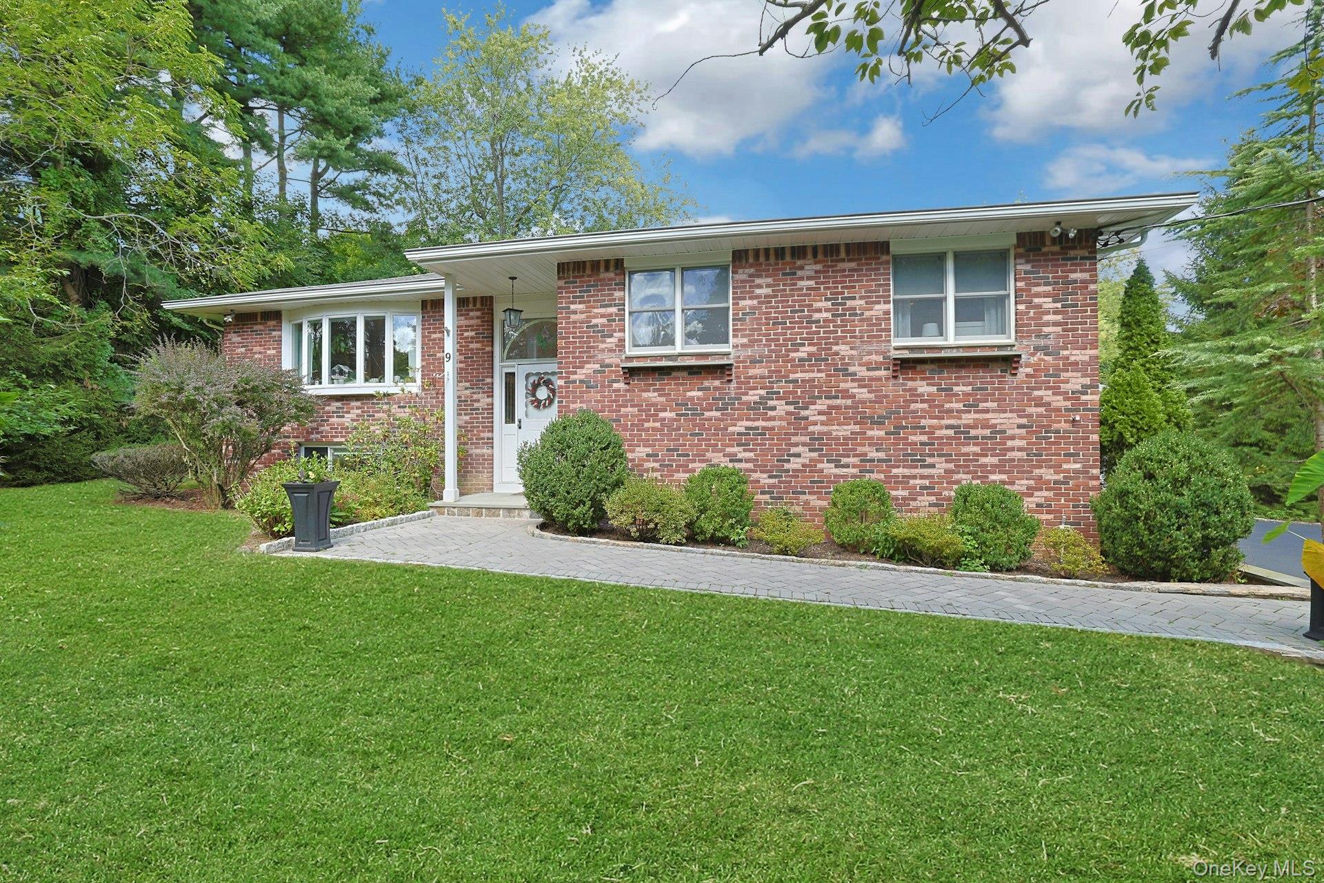9 Stonegate Road – For Sale photo 4
