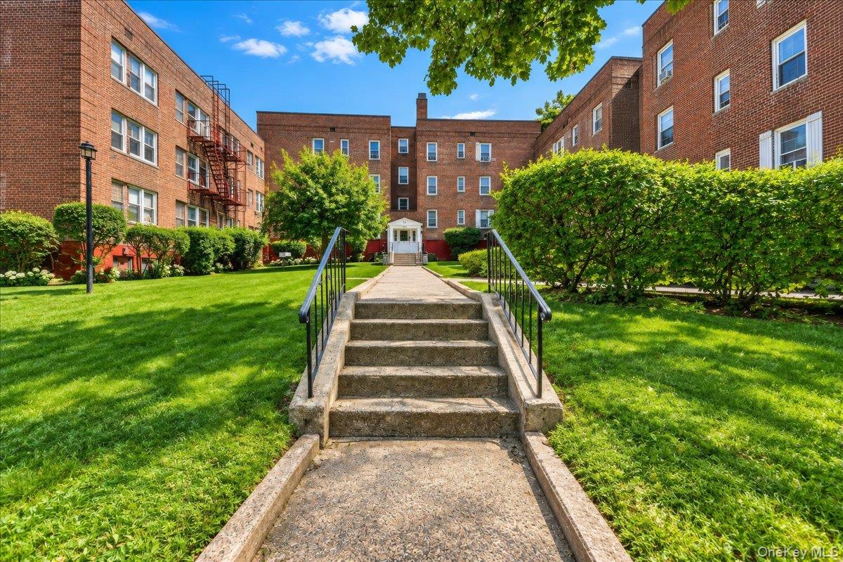 150 Ravine Avenue, Unit 3B