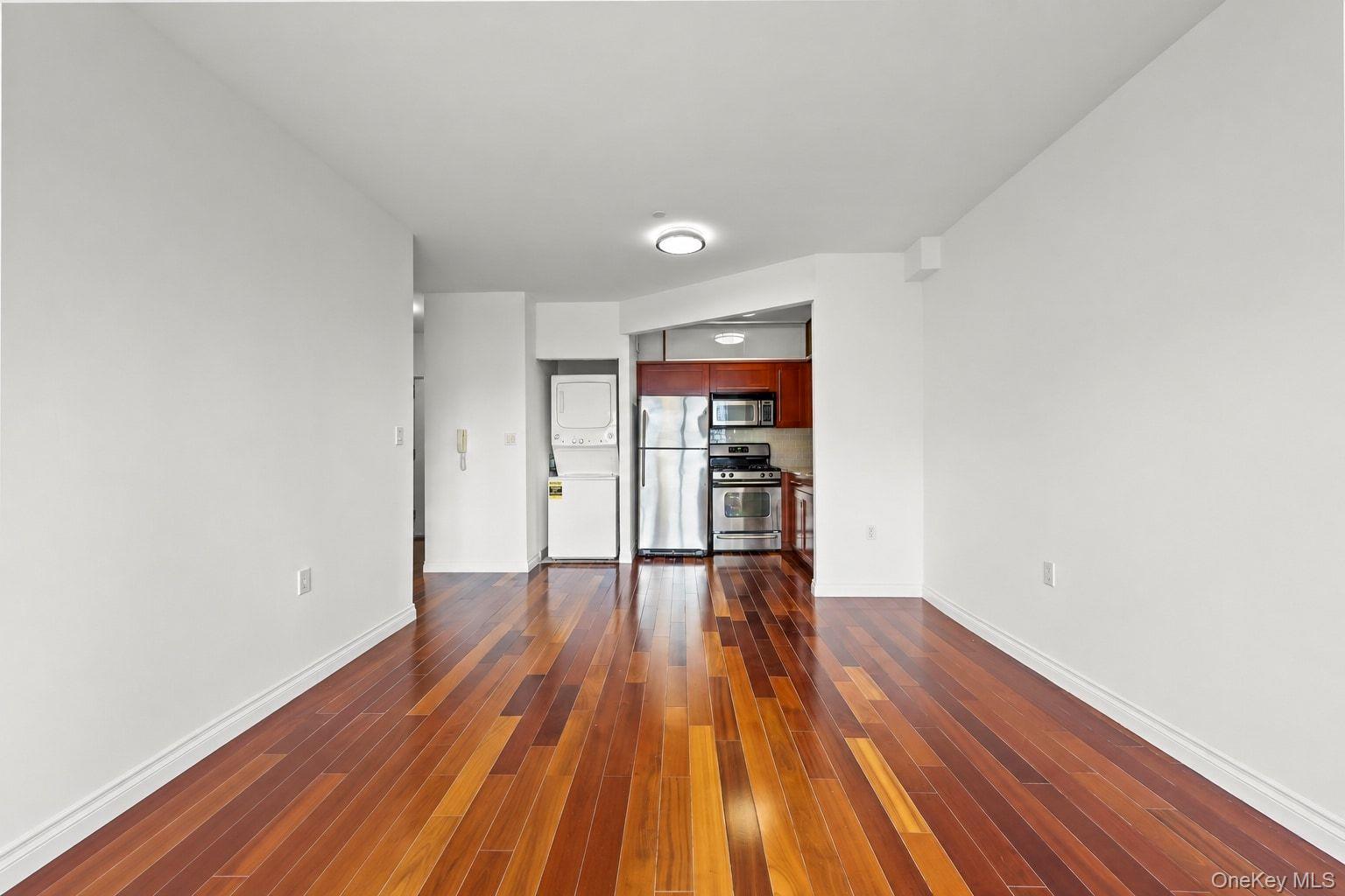30-85 Vernon Boulevard, Unit 6E photo 4