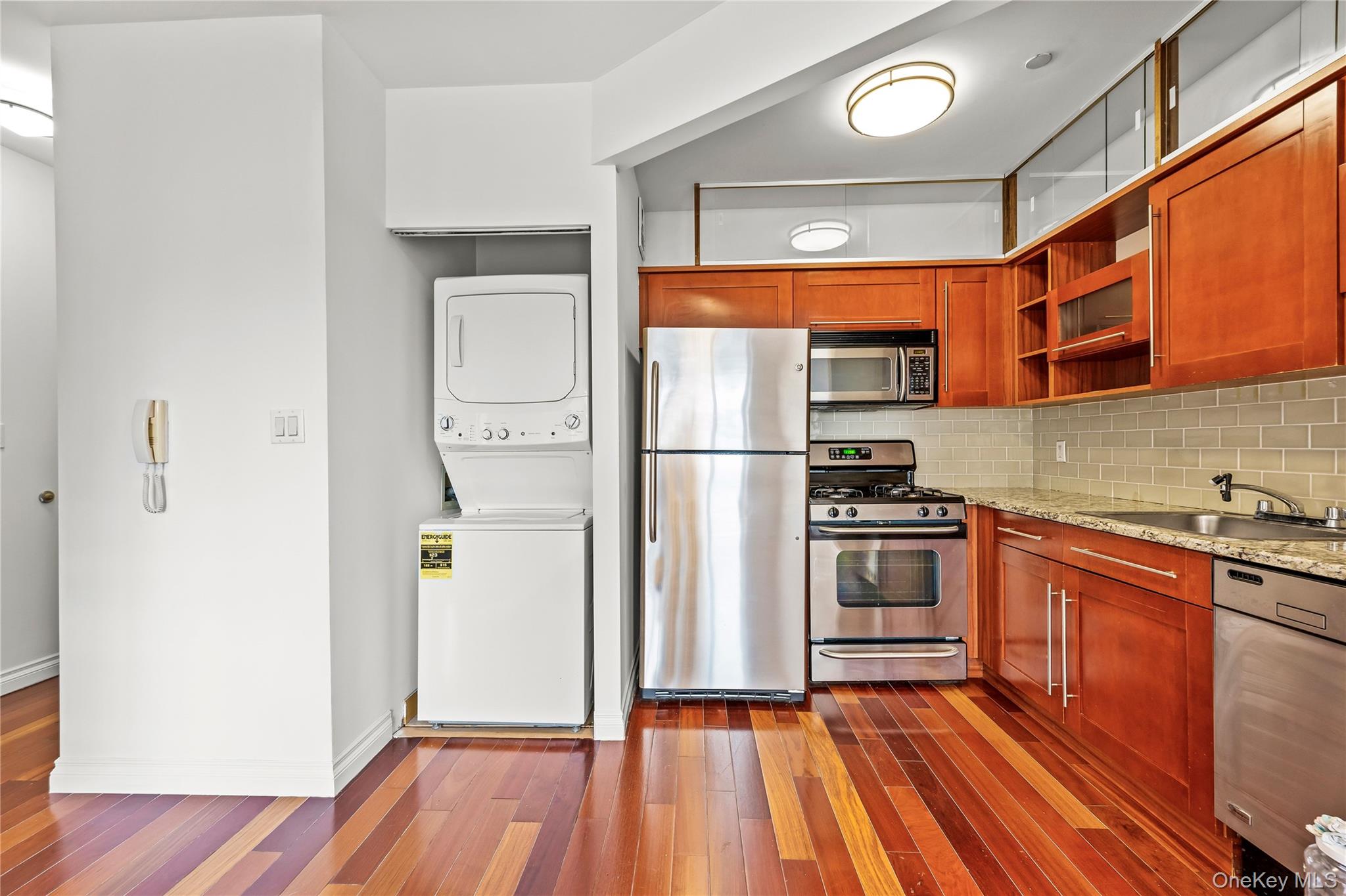 30-85 Vernon Boulevard, Unit 6E photo 8