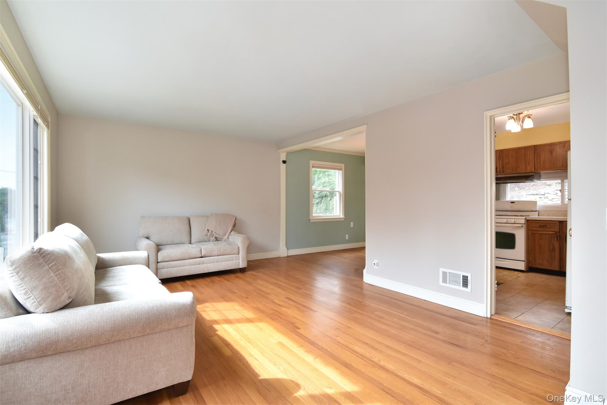 27 White Plains Avenue – For Sale photo 4