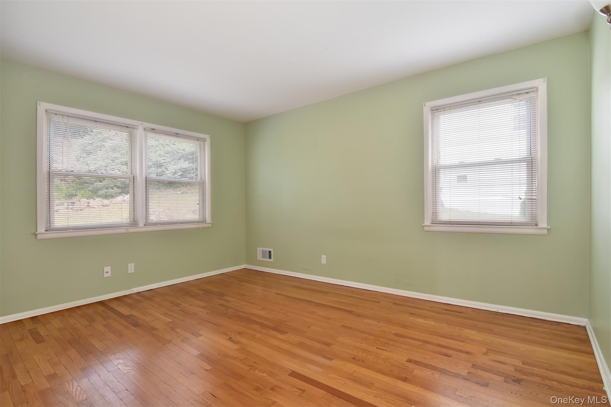 27 White Plains Avenue – For Sale photo 9