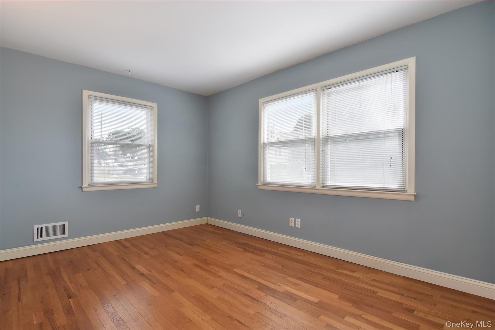 27 White Plains Avenue – For Sale photo 8
