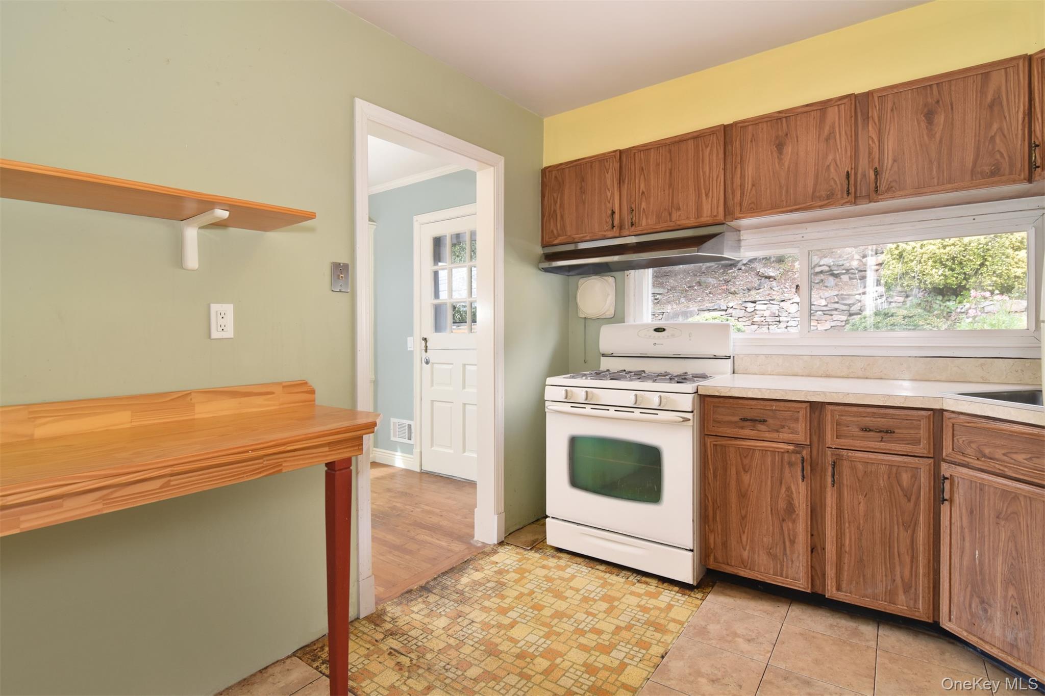 27 White Plains Avenue – For Sale photo 7