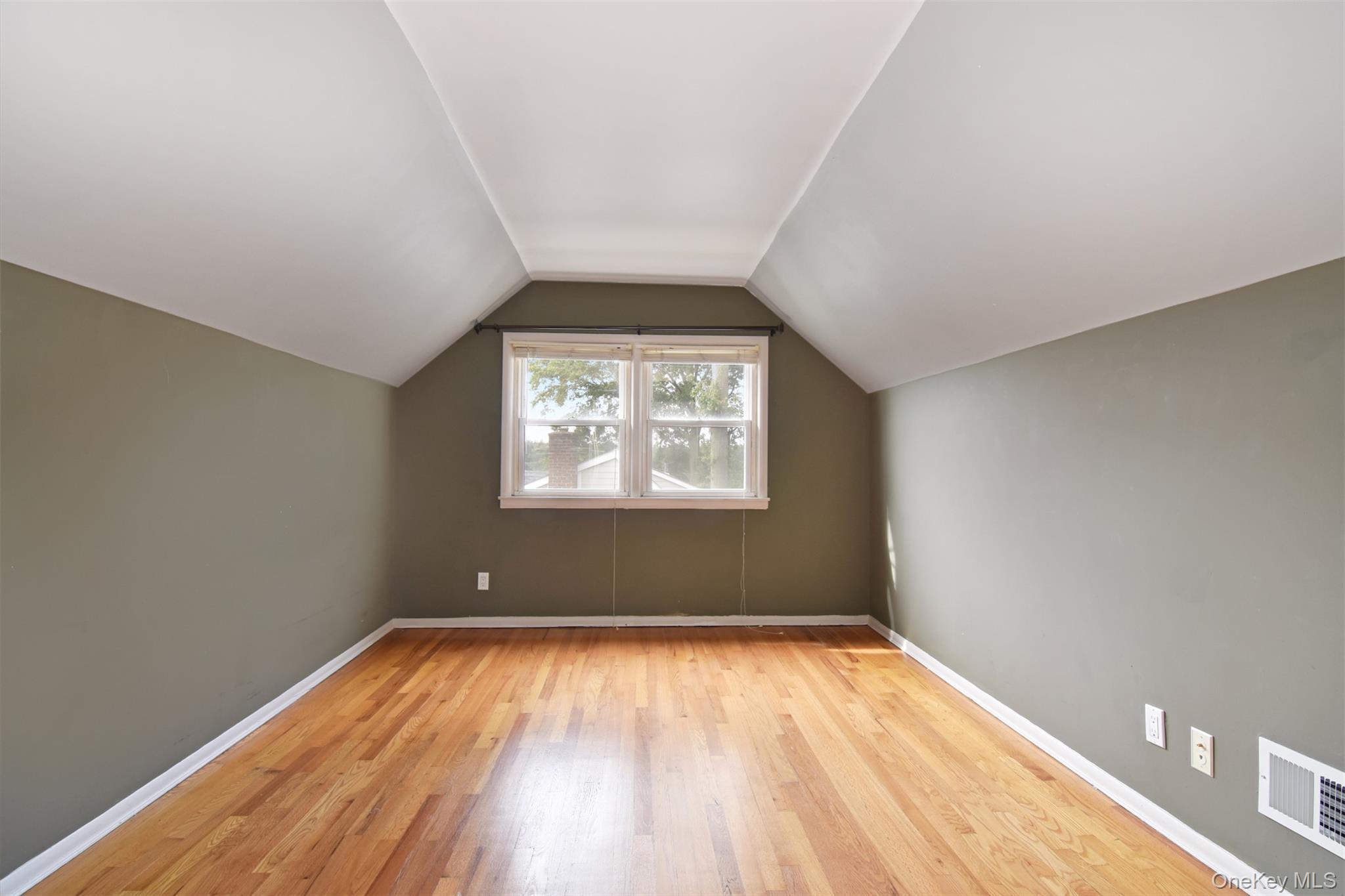 27 White Plains Avenue – For Sale photo 12