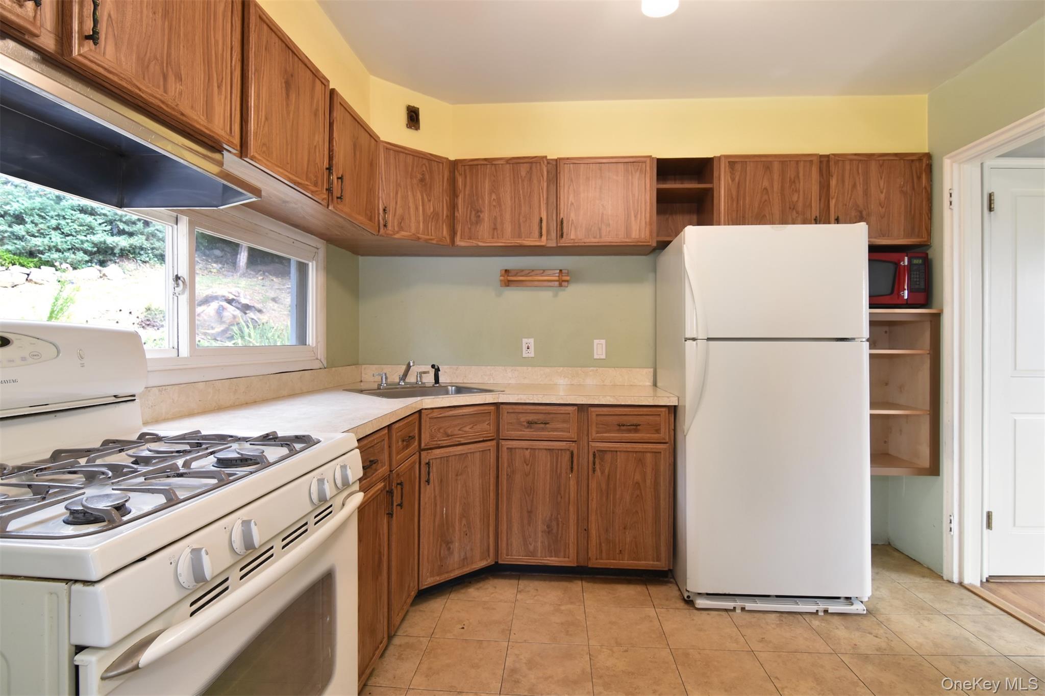 27 White Plains Avenue – For Sale photo 6
