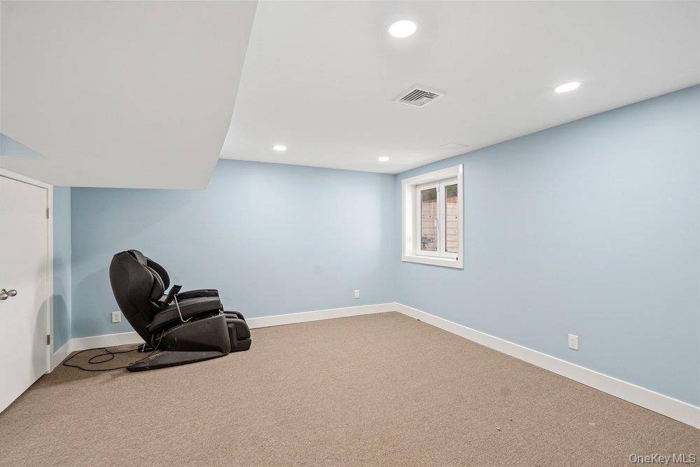 20 Hunt Court S – For Sale photo 33