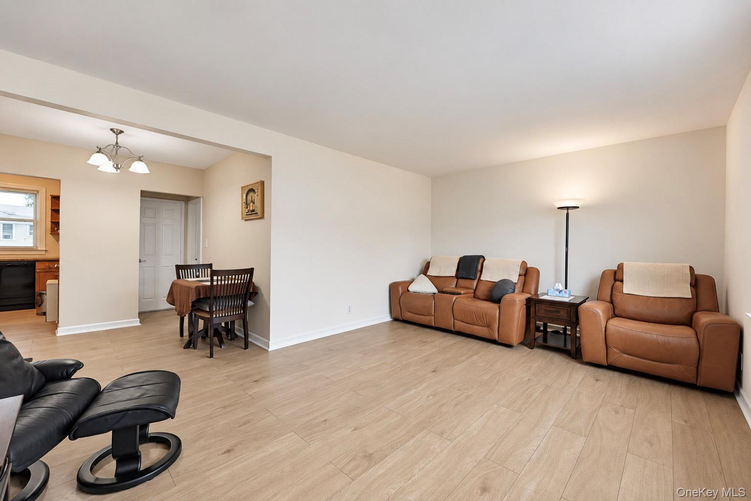 15 Winchester Avenue, Unit 2B photo 6