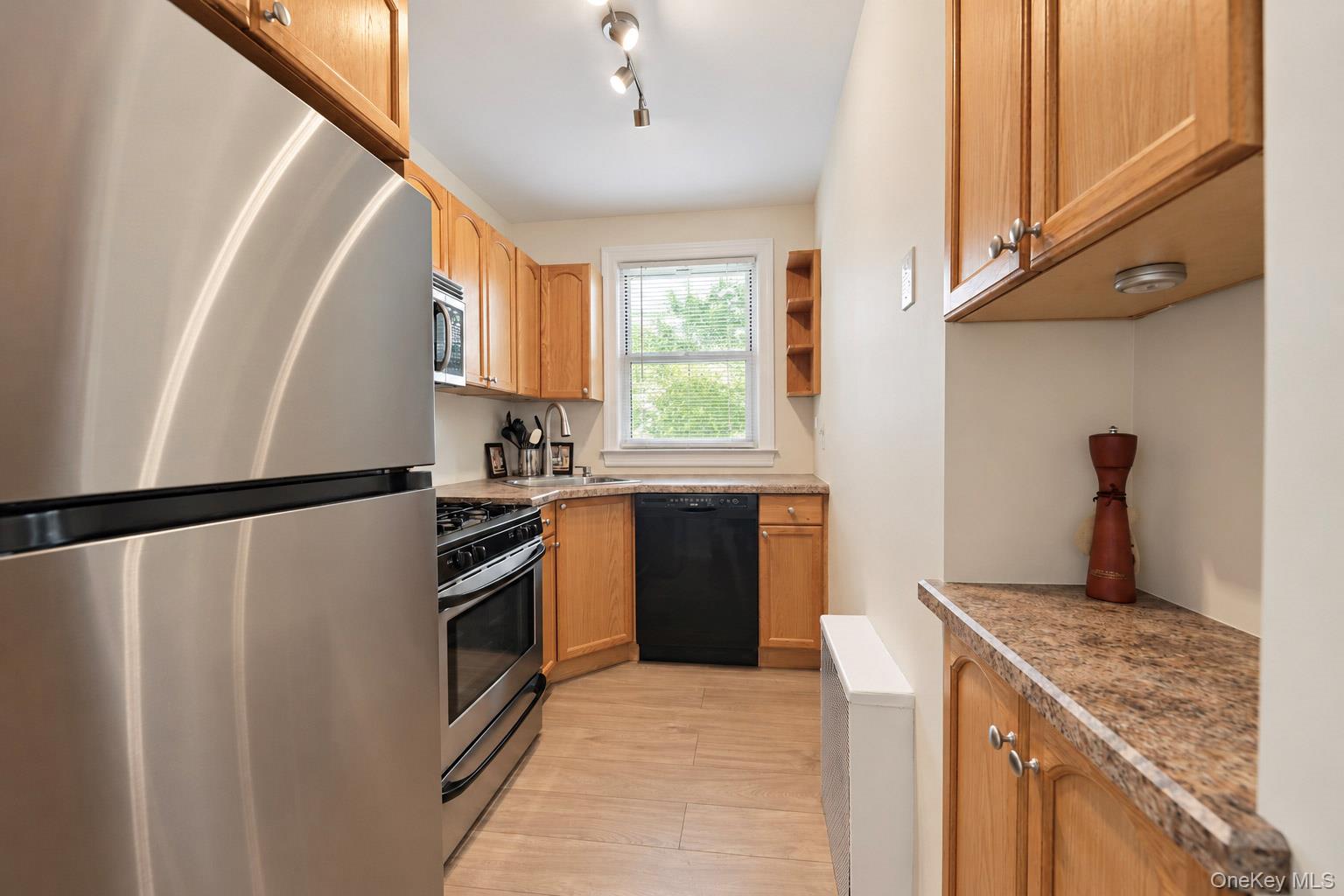 15 Winchester Avenue, Unit 2B photo 4