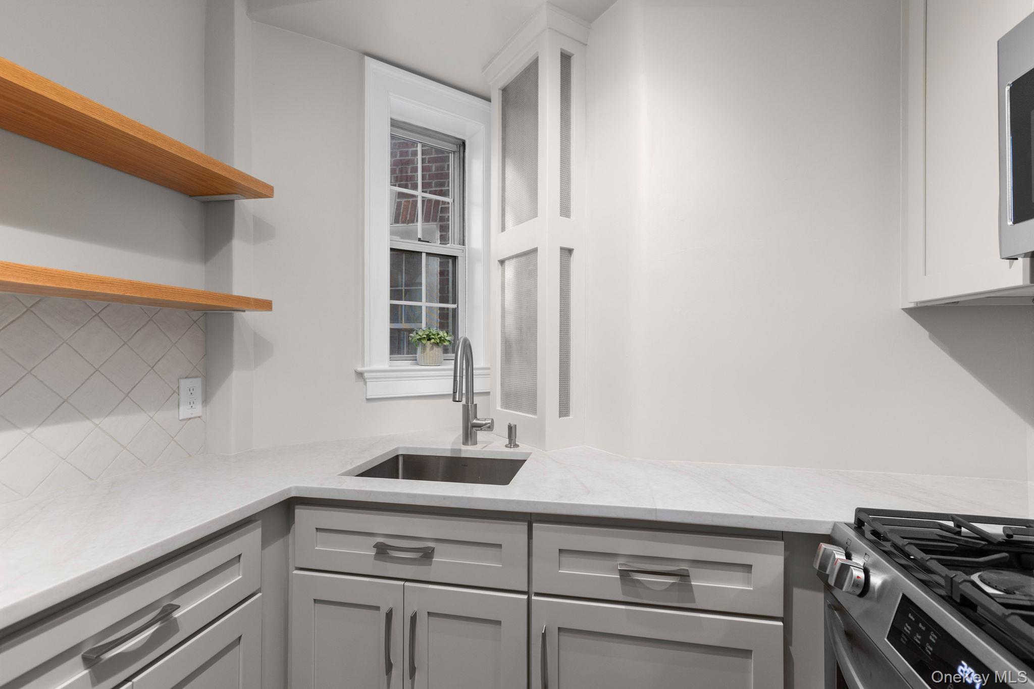 208 Centre Avenue, Unit 4-B photo 8